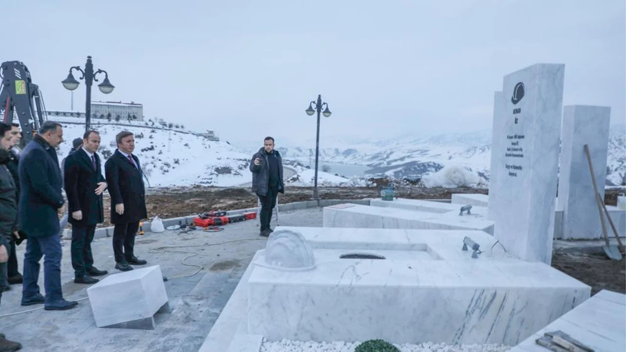 Erzincan'da Maden Kazasında Hayatını Kaybeden İşçiler İçin Anıt Yapıldı3