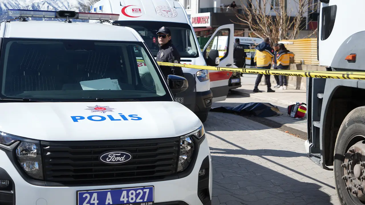 Erzincan’da Çöp Kamyonunun Çarptığı Kadın Hayatını Kaybetti