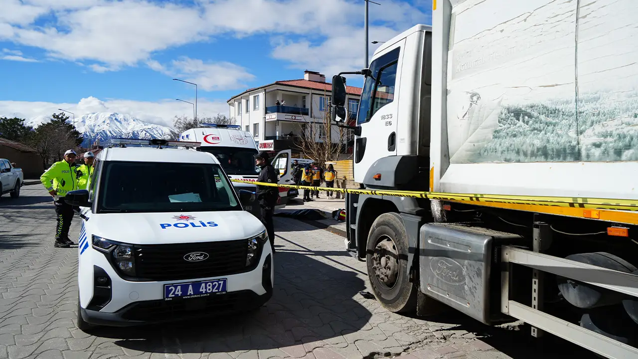 Erzincan’da Çöp Kamyonunun Çarptığı Kadın Hayatını Kaybetti3