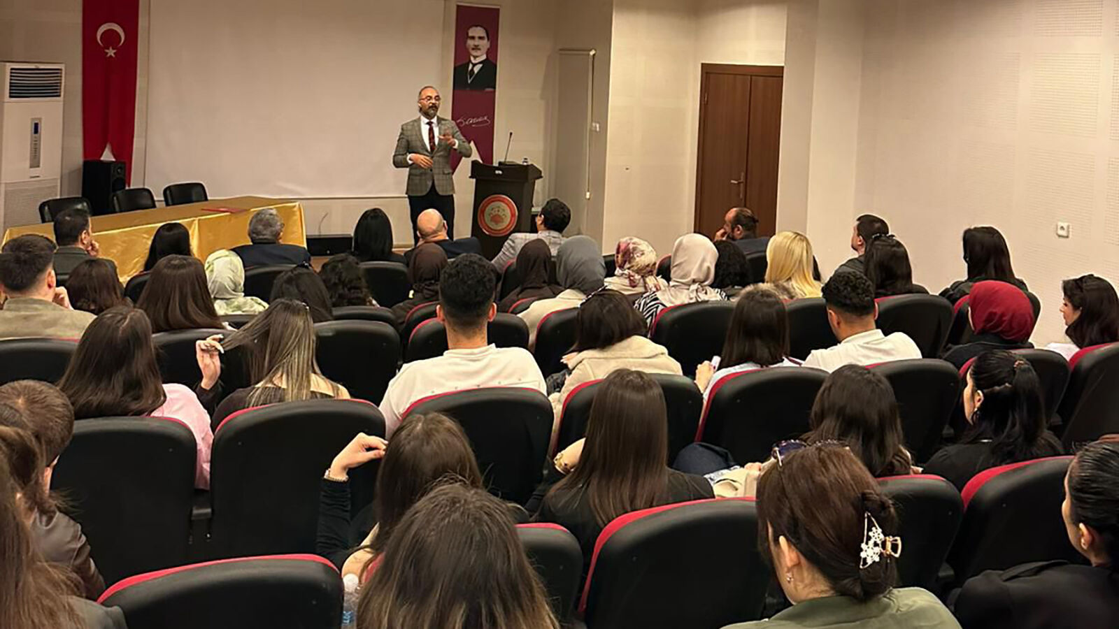 25 Yıl Sonra Öğrenci Olduğu Üniversitede Konuşmacı Oldu2
