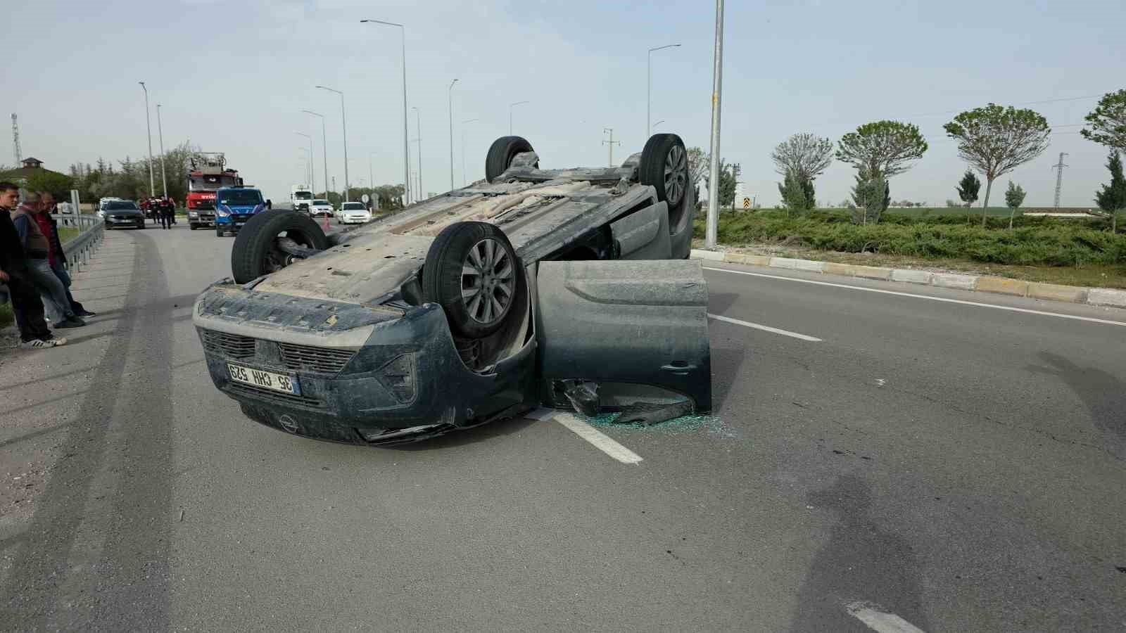 Otomobil ile hafif ticari araç çarpıştı: 2 yaralı
