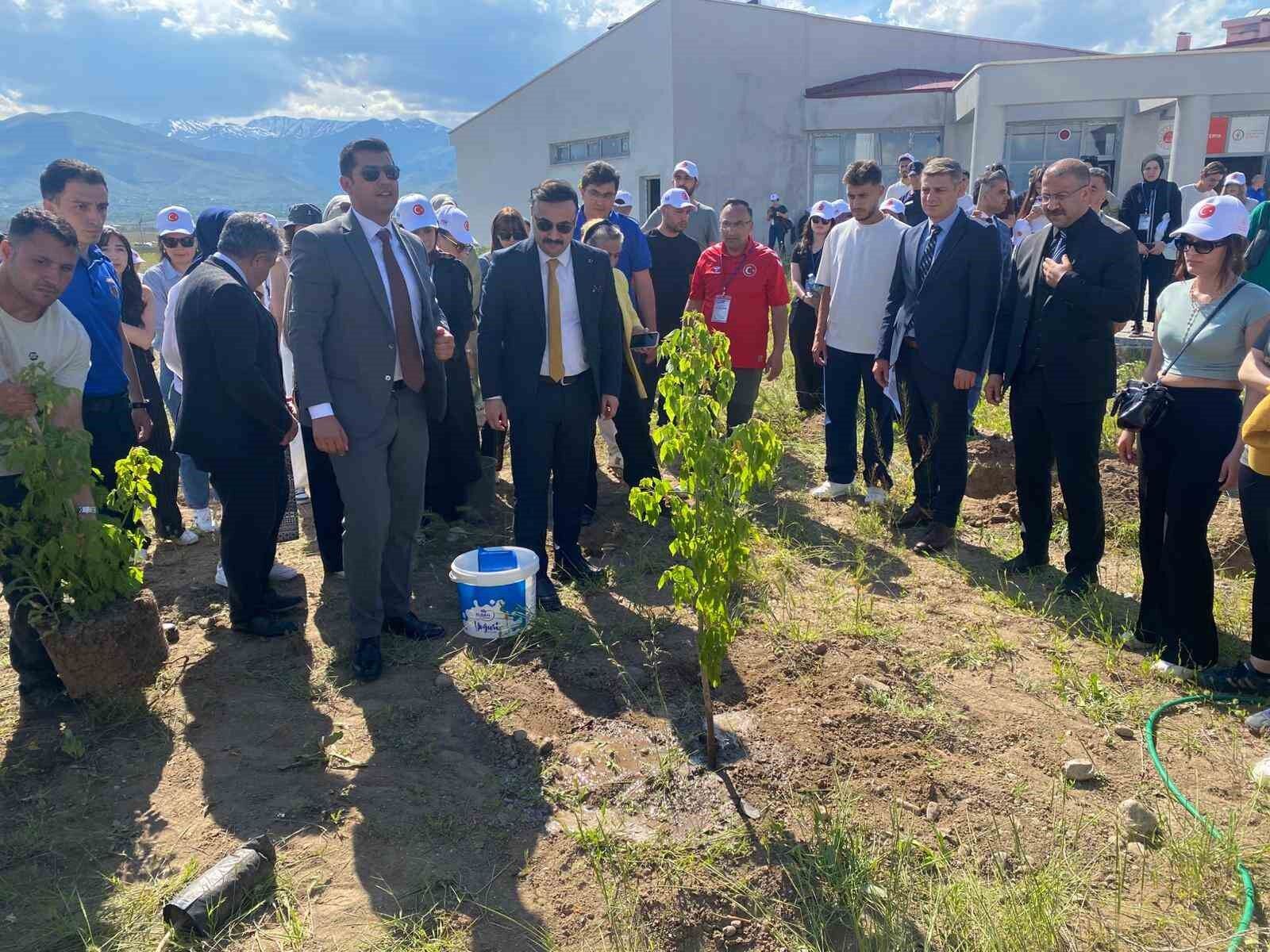 Erzincan’da Ceza İnfaz Personeli Günü’nde Fidanlar Toprakla Buluştu