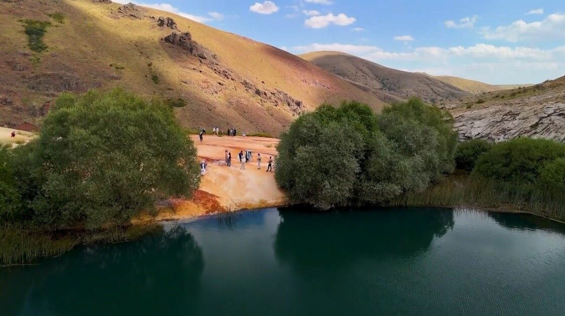 Erzincan'ın Doğal Anıtı Otlukbeli Gölü Ziyaretçilerini Büyülüyor