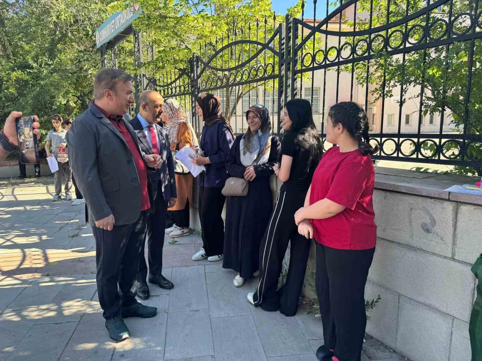 Vali Hamza Aydoğdu LGS Öncesi Öğrencilerle Buluştu