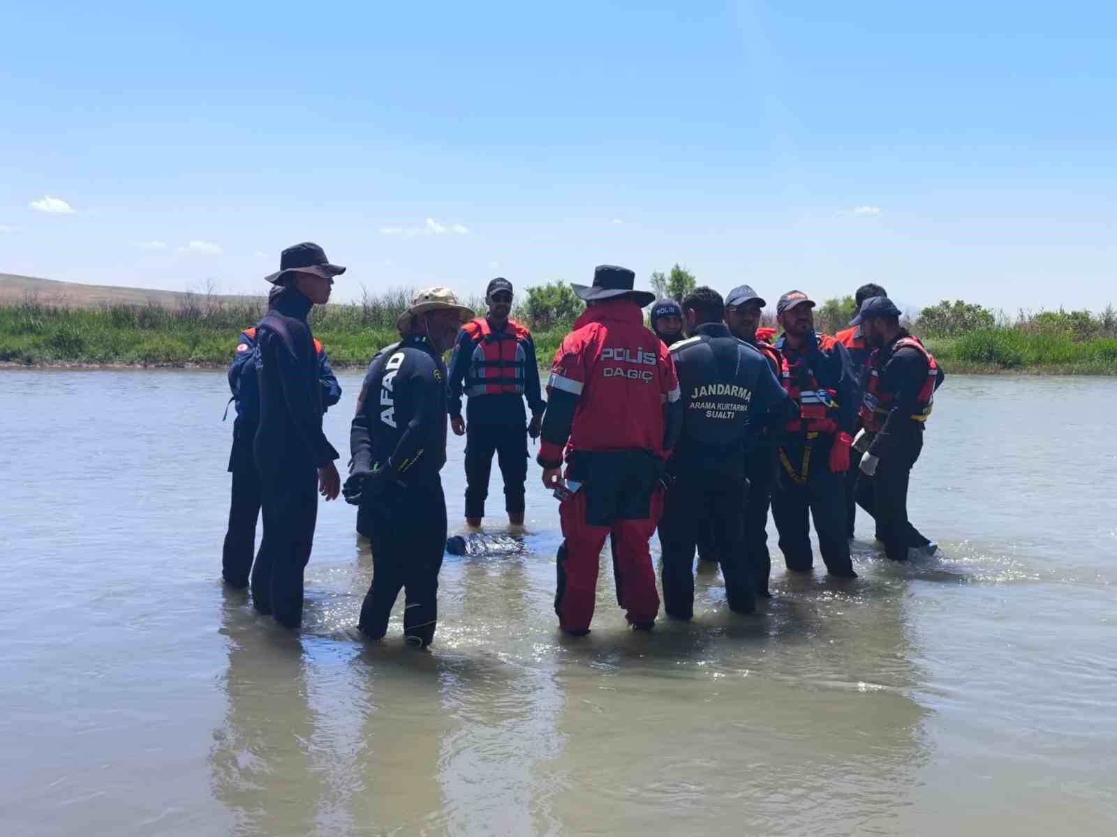Çaya düşerek kaybolan küçük çocuğun cansız bedenine ulaşıldı
