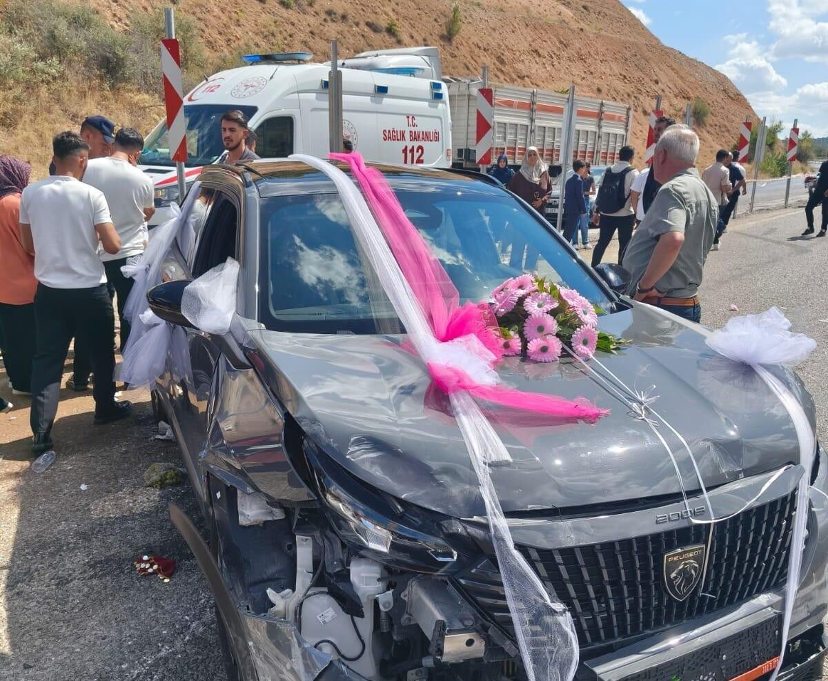 Düğün konvoyunda kaza: 9 yaralı