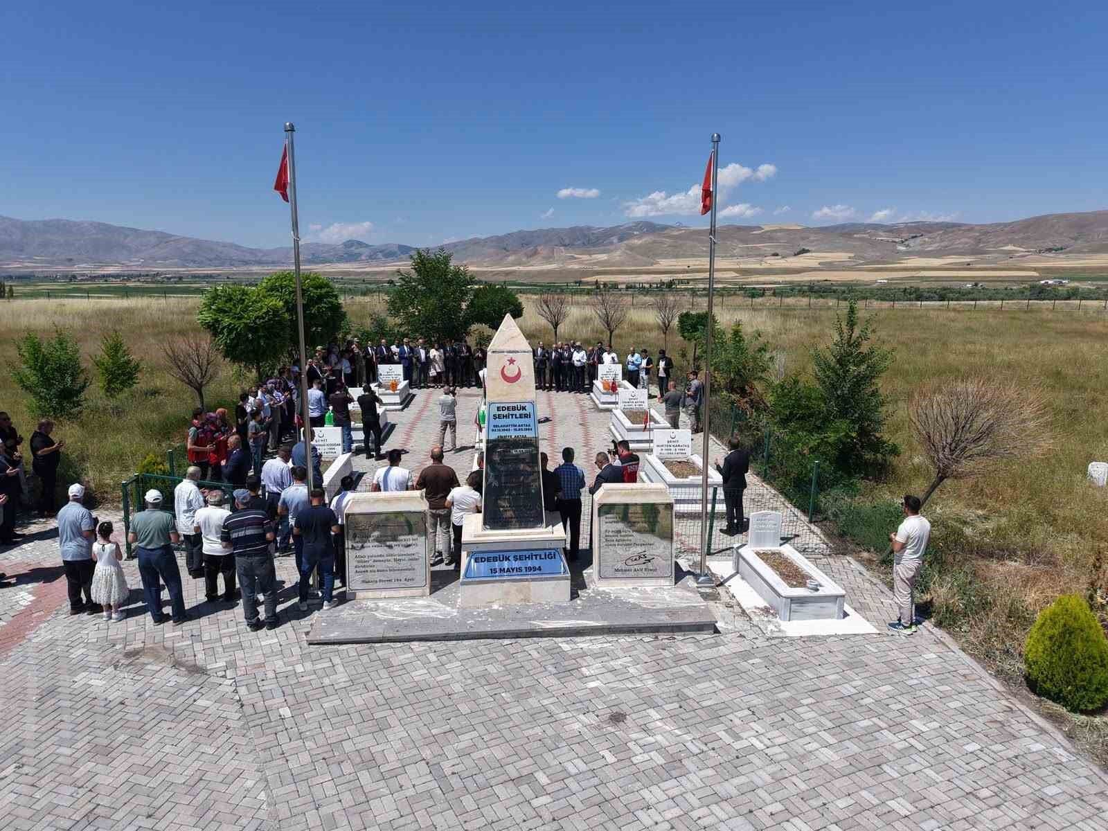 Erzincan Protokolü Edebük Şehitliği’ni Ziyaret Etti