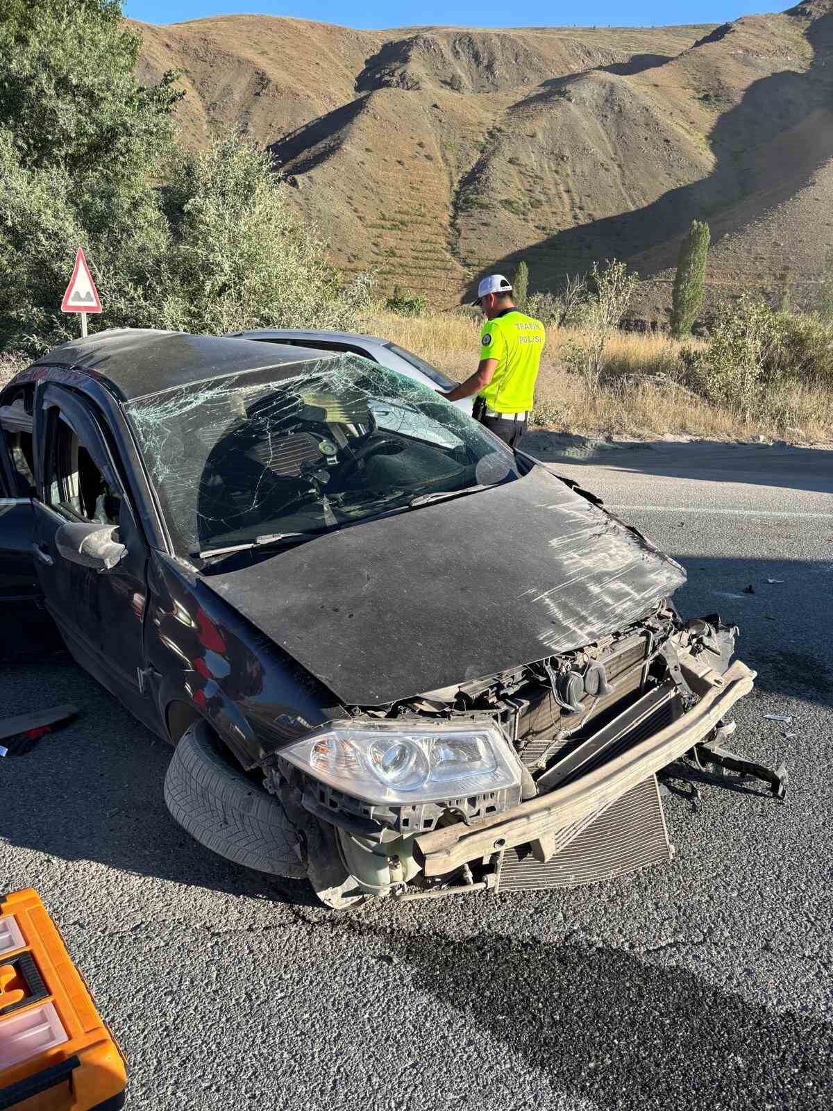 Erzincan-Sivas Karayolunda Otomobil Takla Attı: 3 Yaralı
