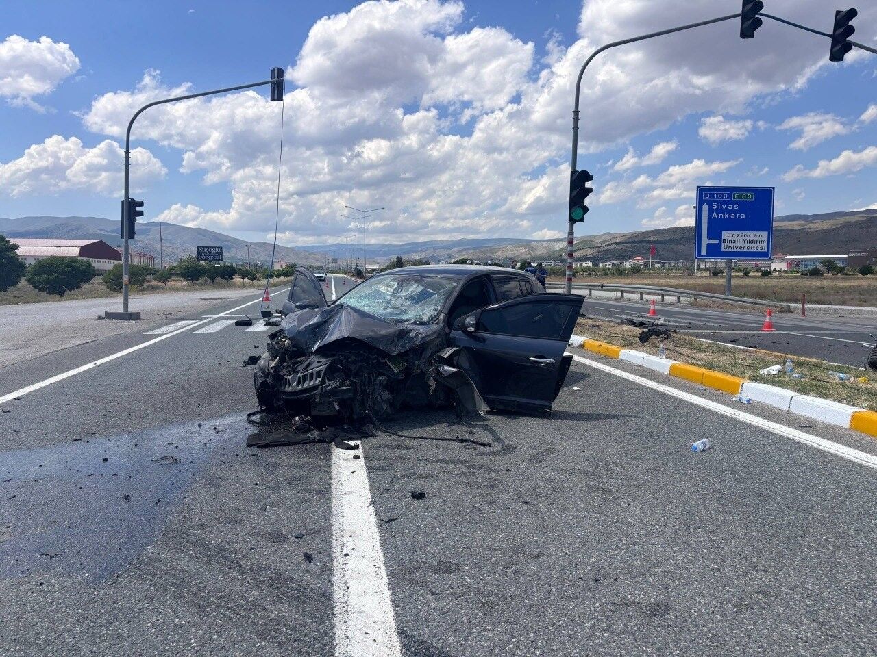 Erzincan’da 5 Kişinin Yaralandığı Kaza Kamerada
