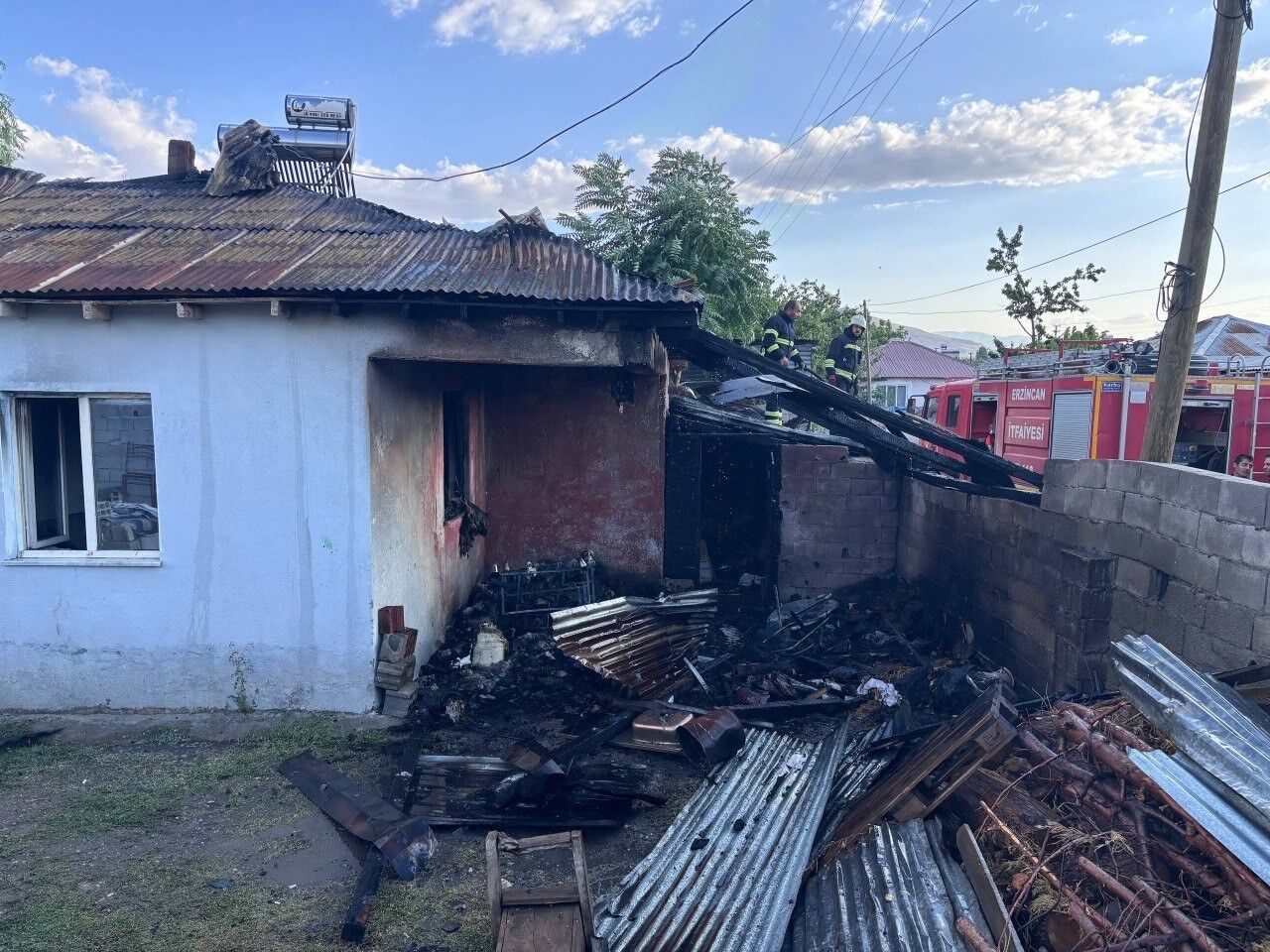 Erzincan'da ev yangını
