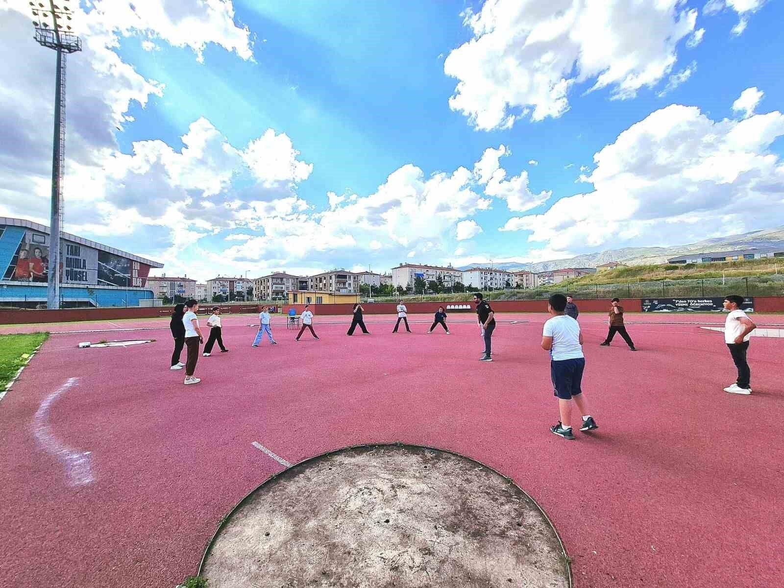 Erzincan'da GSB Yaz Spor Okulları 760 sporcuyu yaz tatilinde sporla buluşturuyor