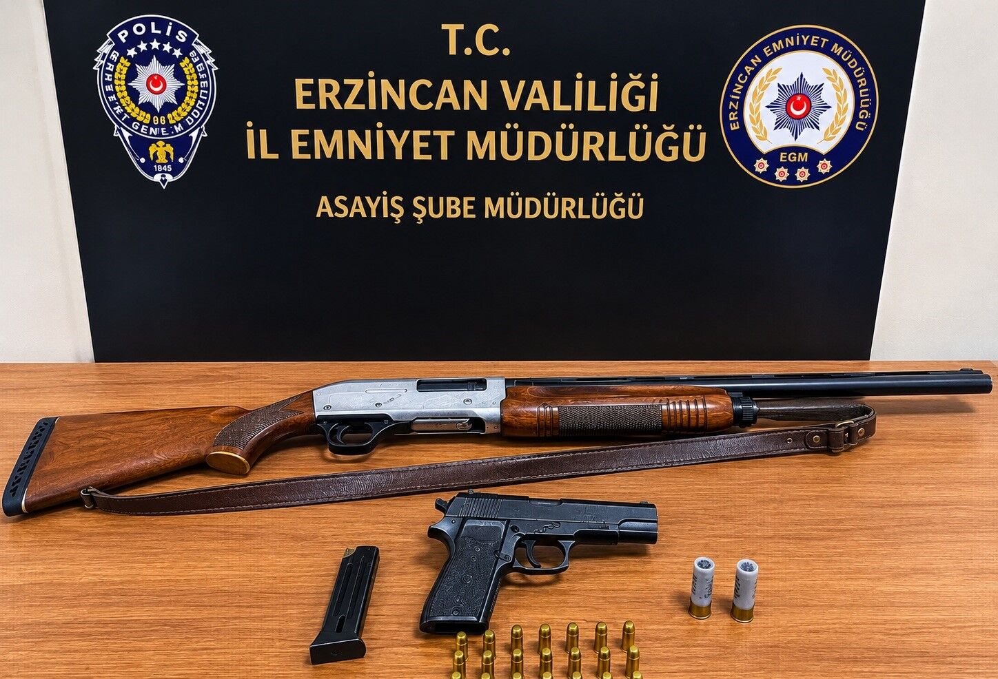 Erzincan'da ruhsatsız tabanca ve tüfek ele geçirildi