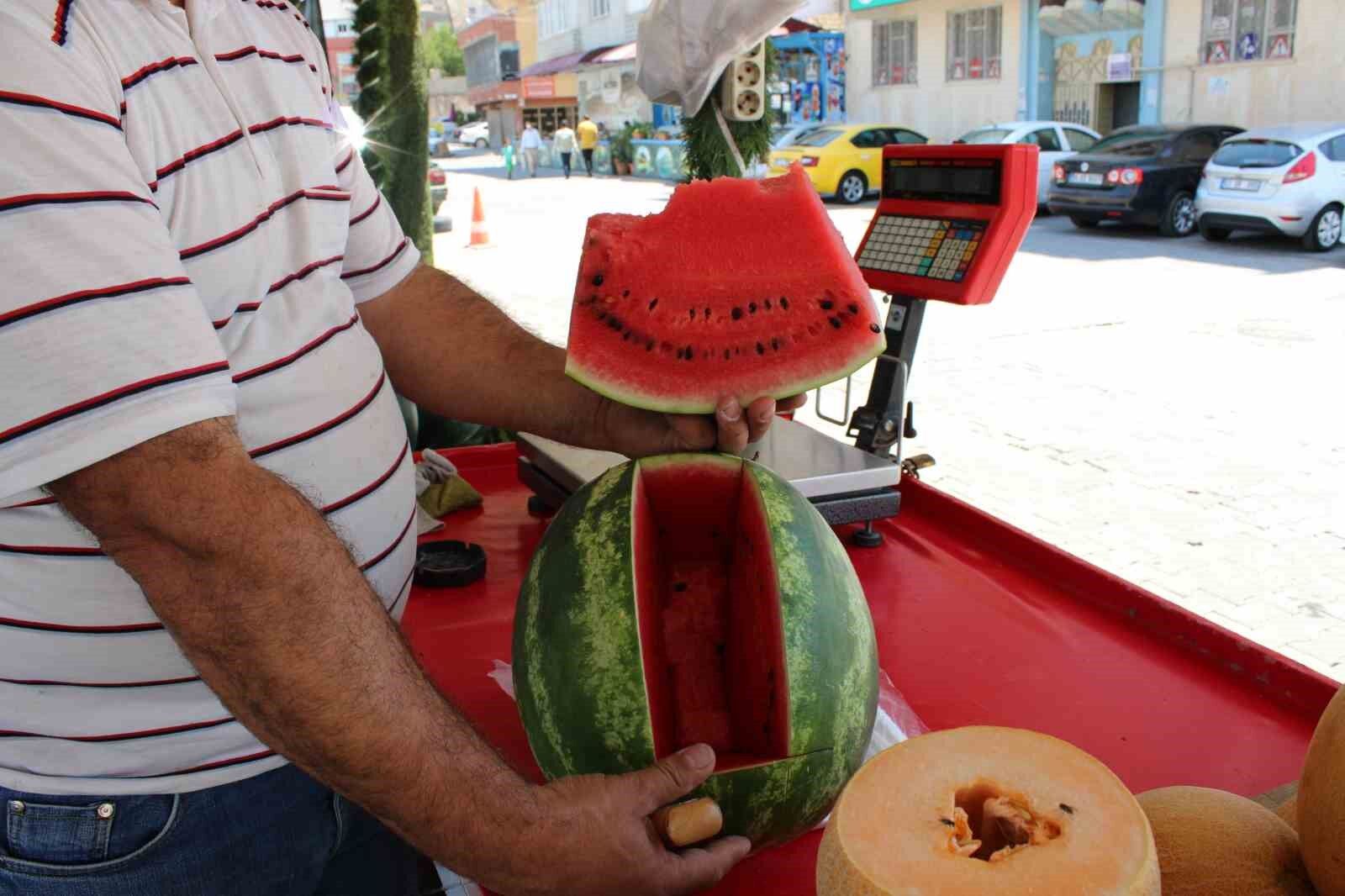 Erzincan'da sıcaklar karpuz satışlarını artırdı