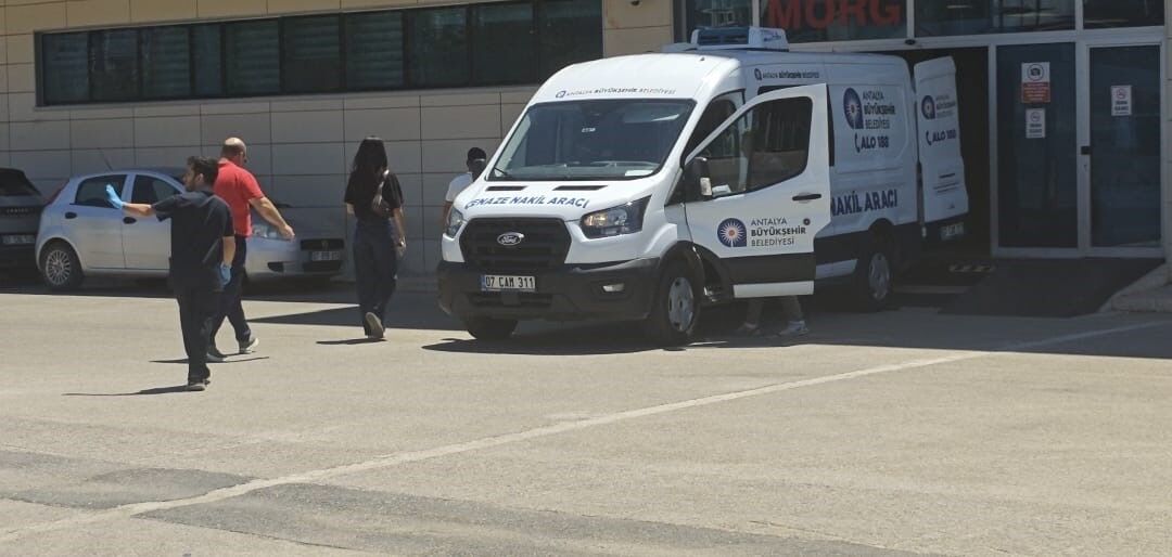 Genç kadını tabancayla vurarak öldürüp, ardından intihar etti