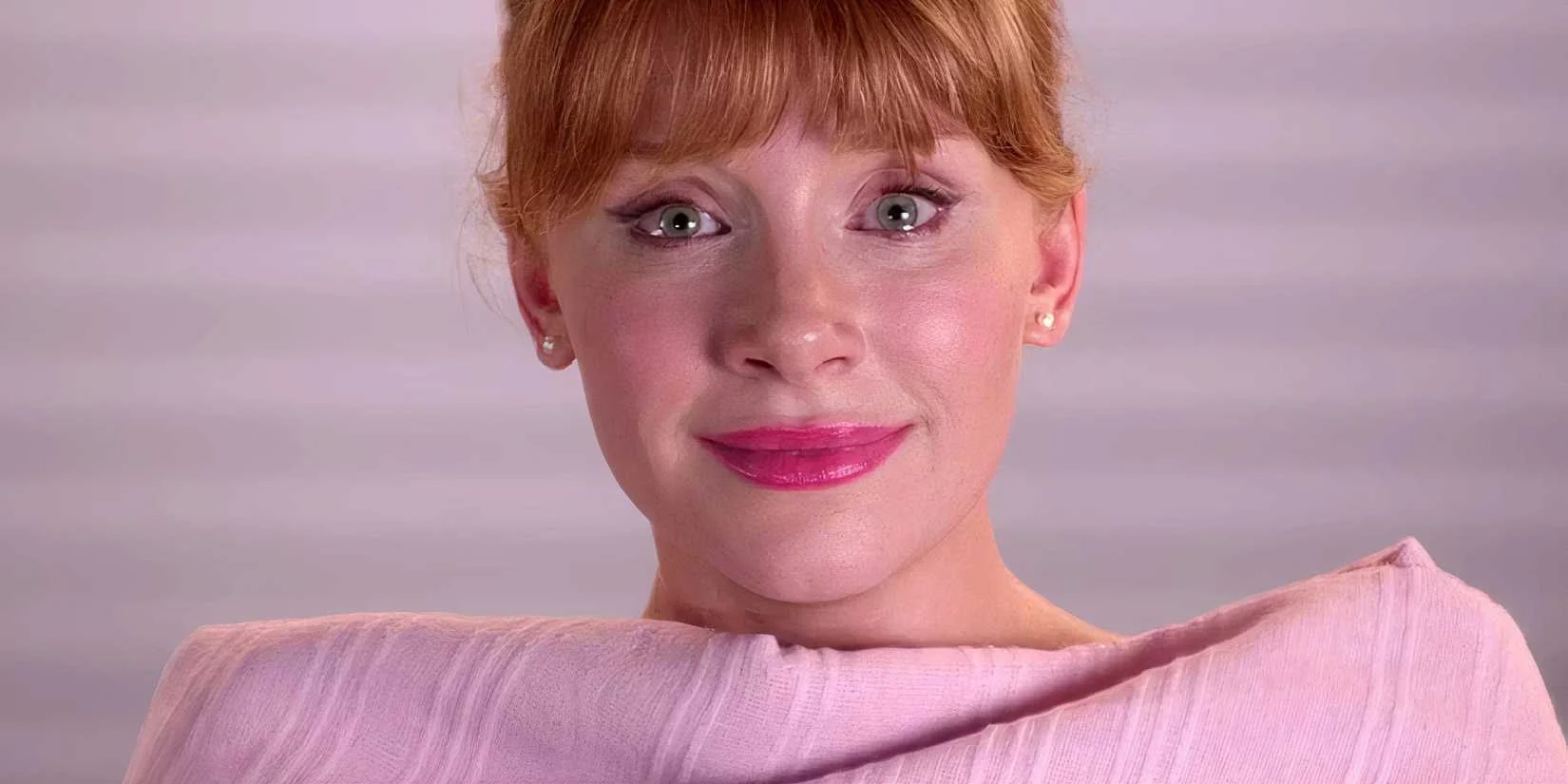 Bryce Dallas Howard As Lacie In Black Mirror Nosedive