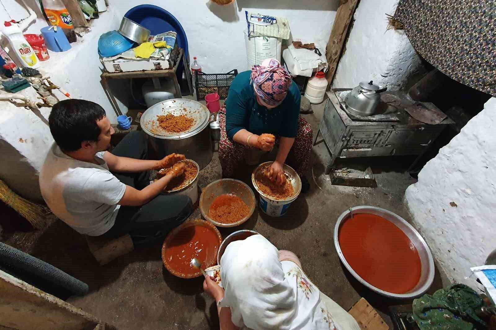 Erzincan'ın kışlık lezzetler şimdiden hazır ediliyor