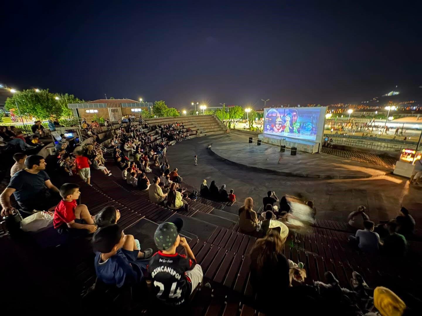 Esentepe'de açık hava sinema geceleri!