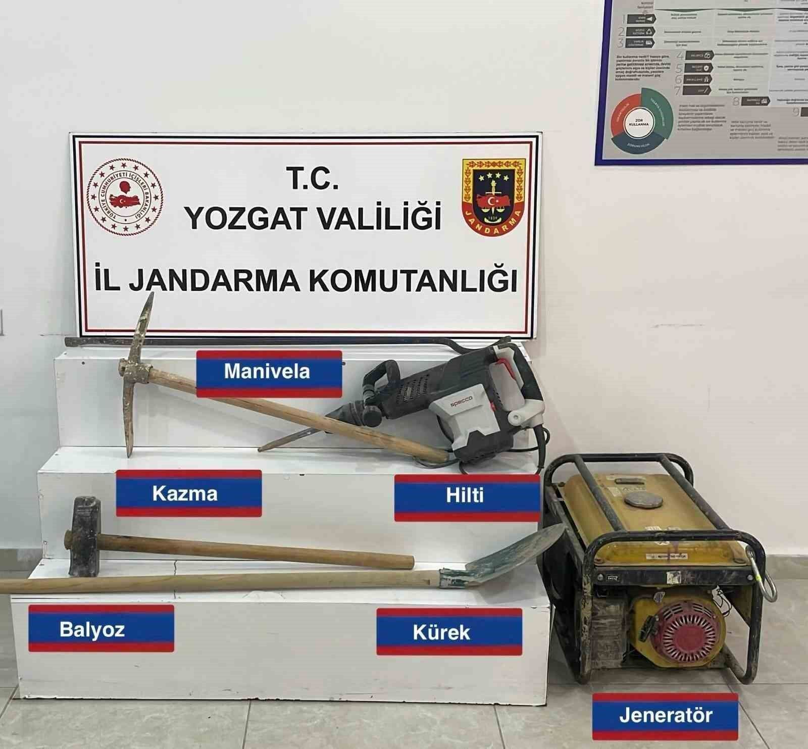 Kaçak kazı yapan 4 kişi yakalandı