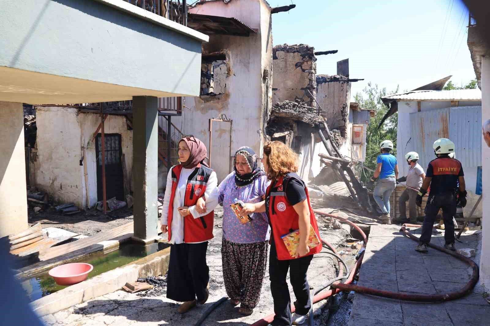 Kemaliye'deki yangından etkilenen vatandaşlara psikososyal destek