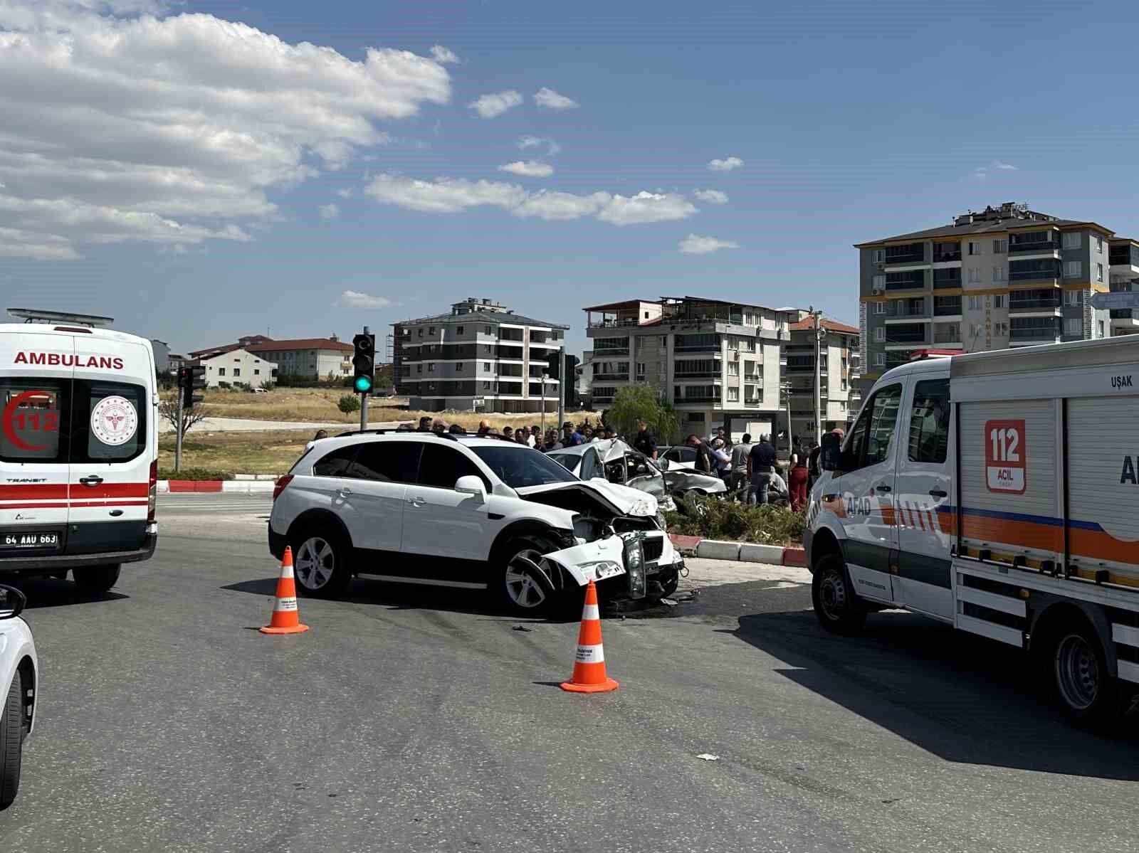 Otomobil ile cip çarpıştı: 3 yaralı