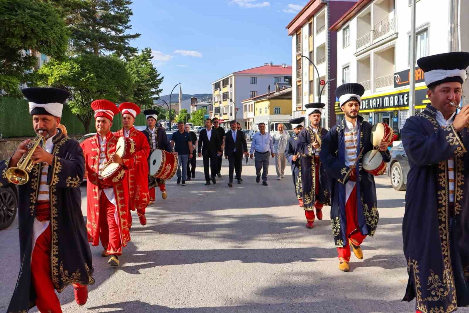 Refahiye'de 19. Bal Festivali coşkusu