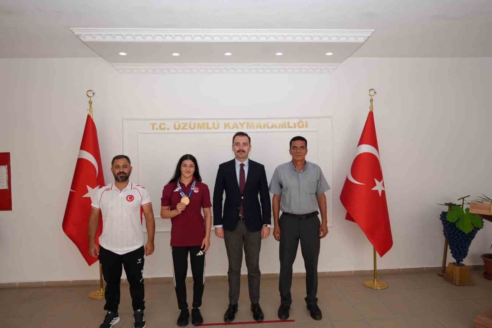 Üzümlü’nün Gururu Elvira Kamaloğlu Altın Madalyayla Döndü