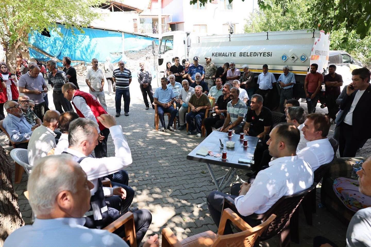 Vali Aydoğdu, yangından etkilenen Kışlacık köyünü ziyaret etti