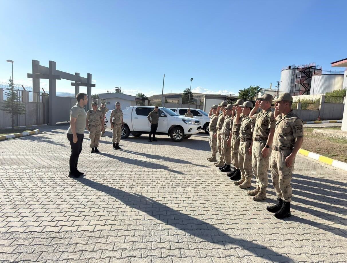 Refahiye Kaymakamı Taşkıran, jandarma karakolunu ziyaret etti