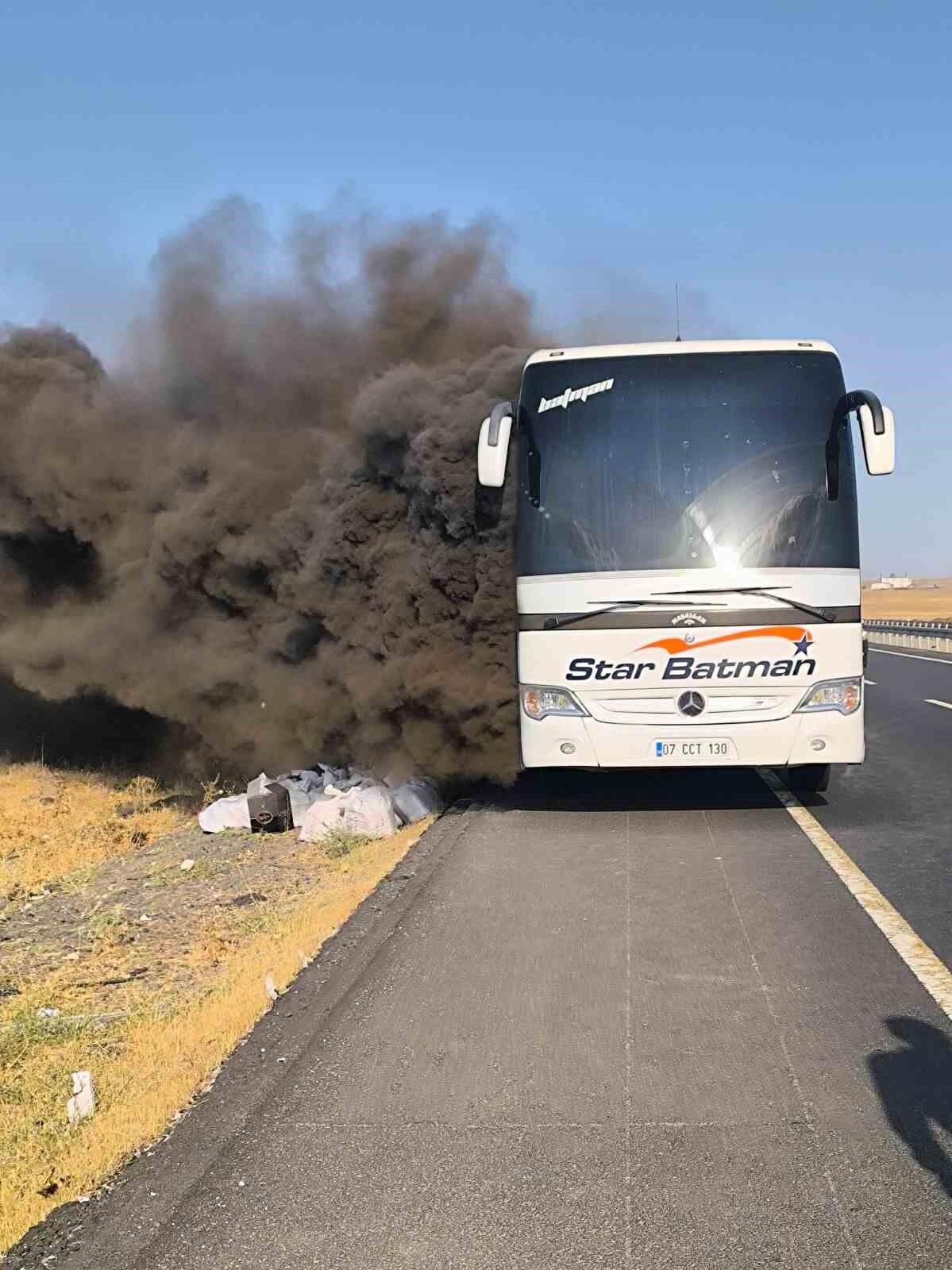 Yolcu otobüsü alevlere teslim oldu: Faciadan dönüldü